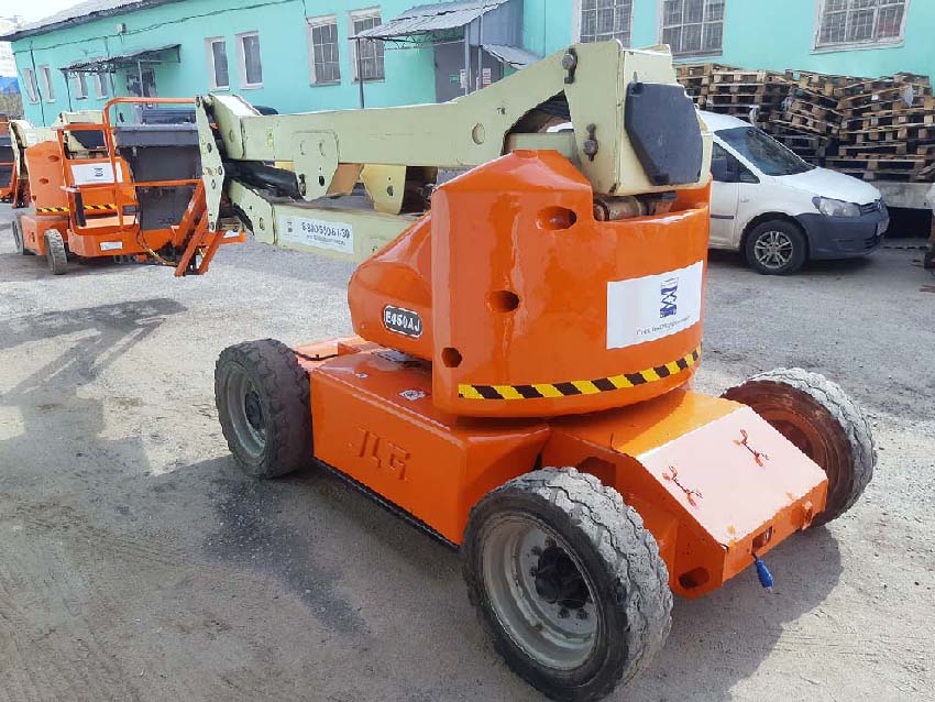 электрический коленчатый подъемник JLG E450AJ 16м на объекте в Белгороде